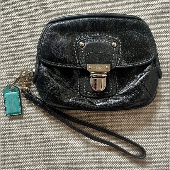 COACH Poppy Black Leather Push Lock Oval Wristlet Zip Pouch Wallet - Picture 1 of 8